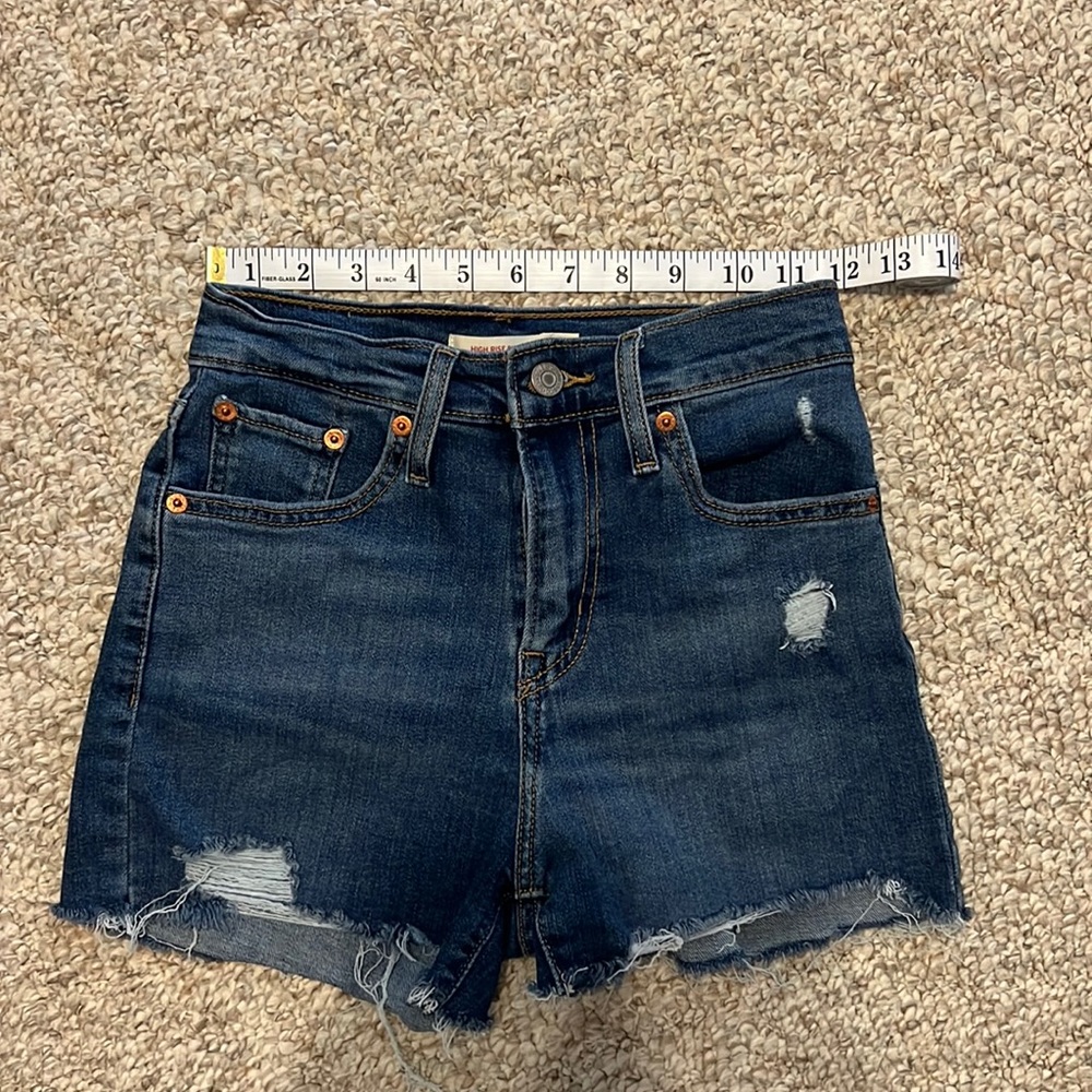 Levi’s High Rise shorts size 25